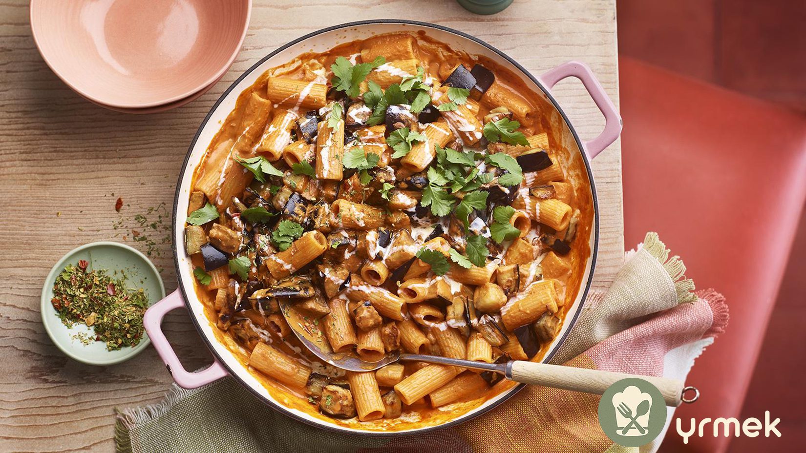 Kızarmış Patlıcanlı Makarna Tarifi