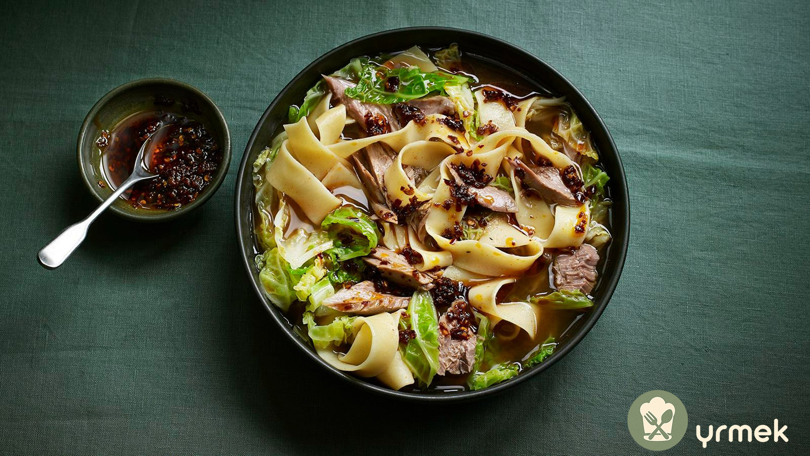 Aromatik Et Suyunda Kuzu İncikli Yassı Makarna Tarifi