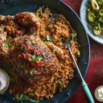 Domatesli Bulgur Pilavında Kızarmış Tavuk Tarifi