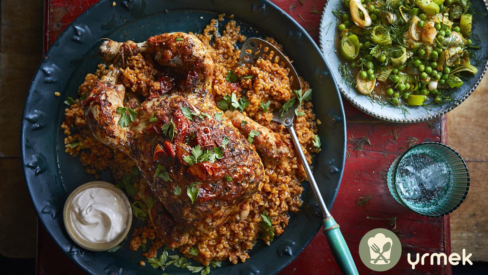 Domatesli Bulgur Pilavında Kızarmış Tavuk Tarifi